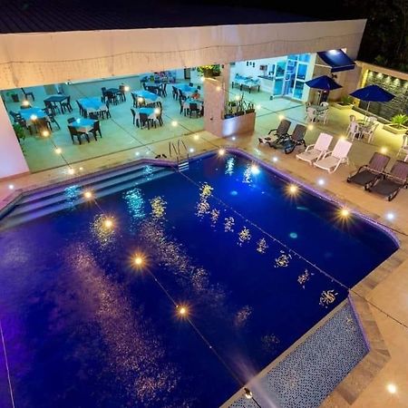 Hotel Deluxe Oasis De La Colina Girardot Kültér fotó