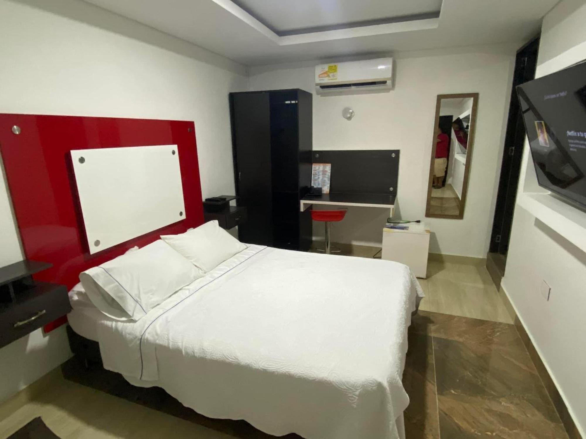 Hotel Deluxe Oasis De La Colina Girardot Kültér fotó