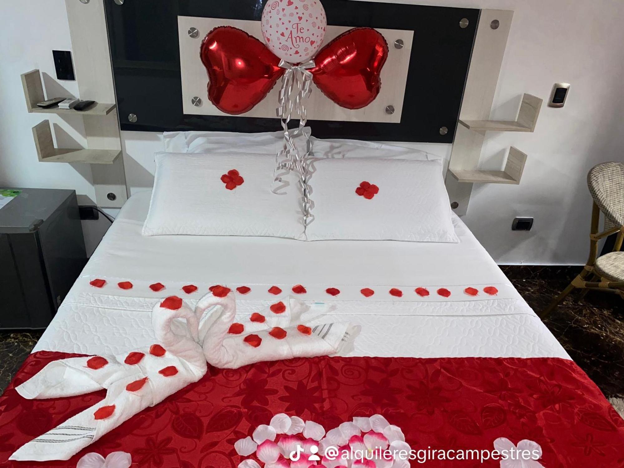 Hotel Deluxe Oasis De La Colina Girardot Kültér fotó