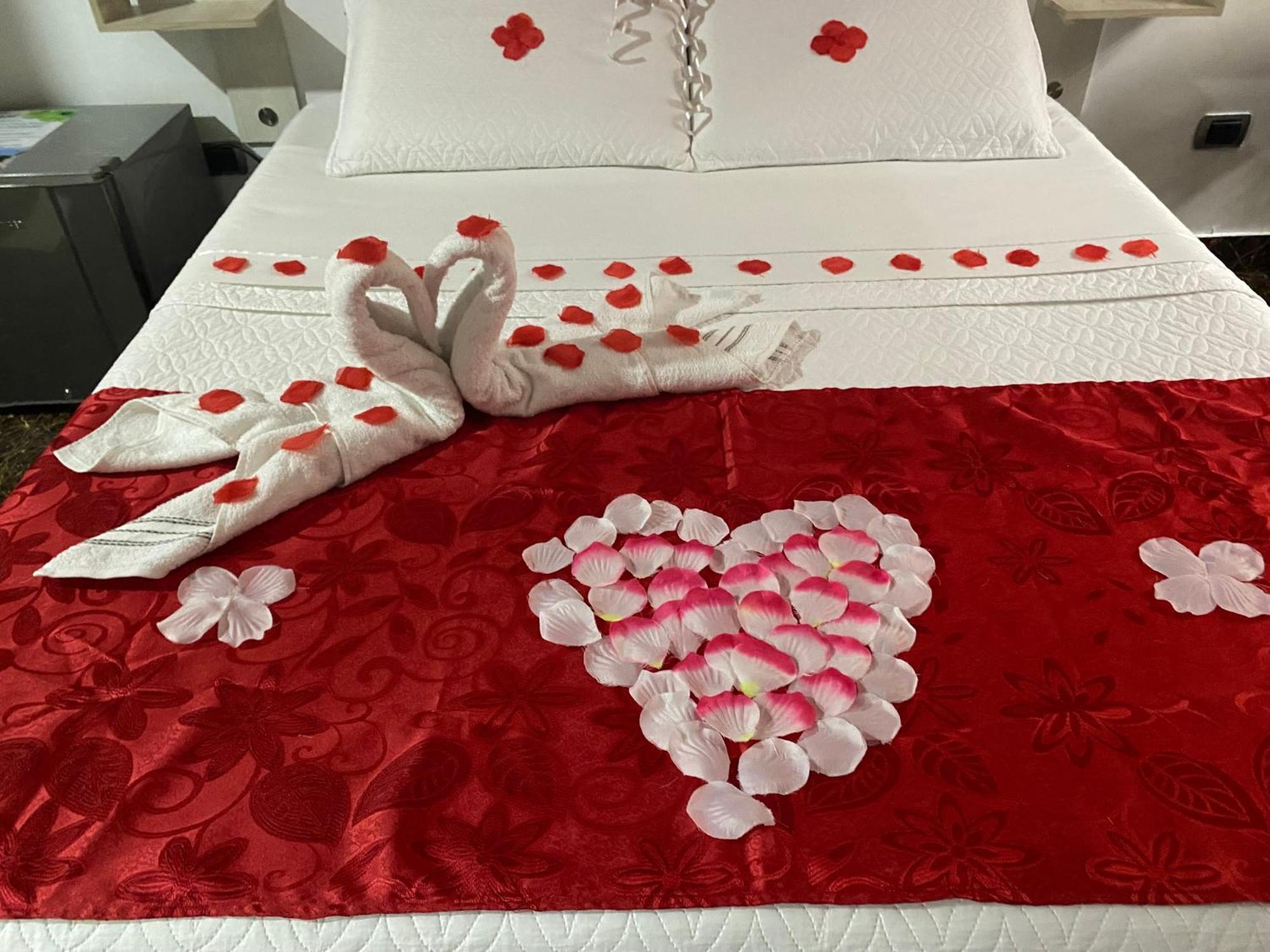 Hotel Deluxe Oasis De La Colina Girardot Kültér fotó