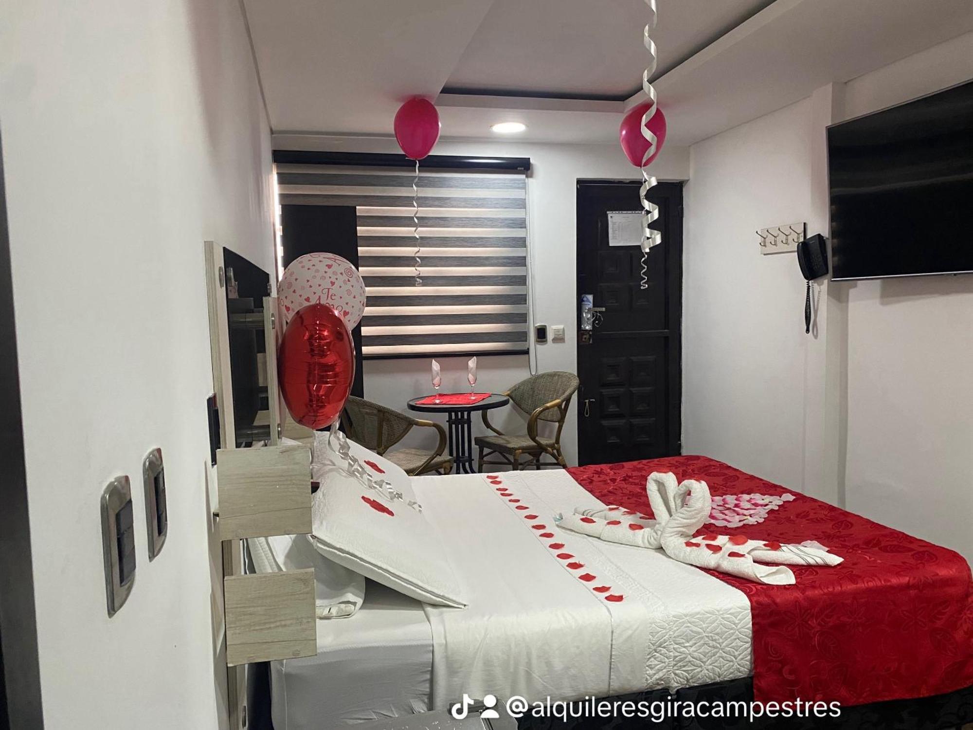 Hotel Deluxe Oasis De La Colina Girardot Kültér fotó