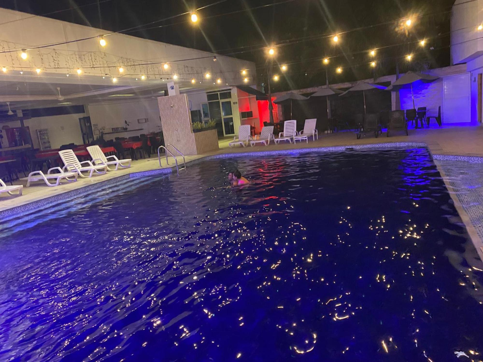 Hotel Deluxe Oasis De La Colina Girardot Kültér fotó