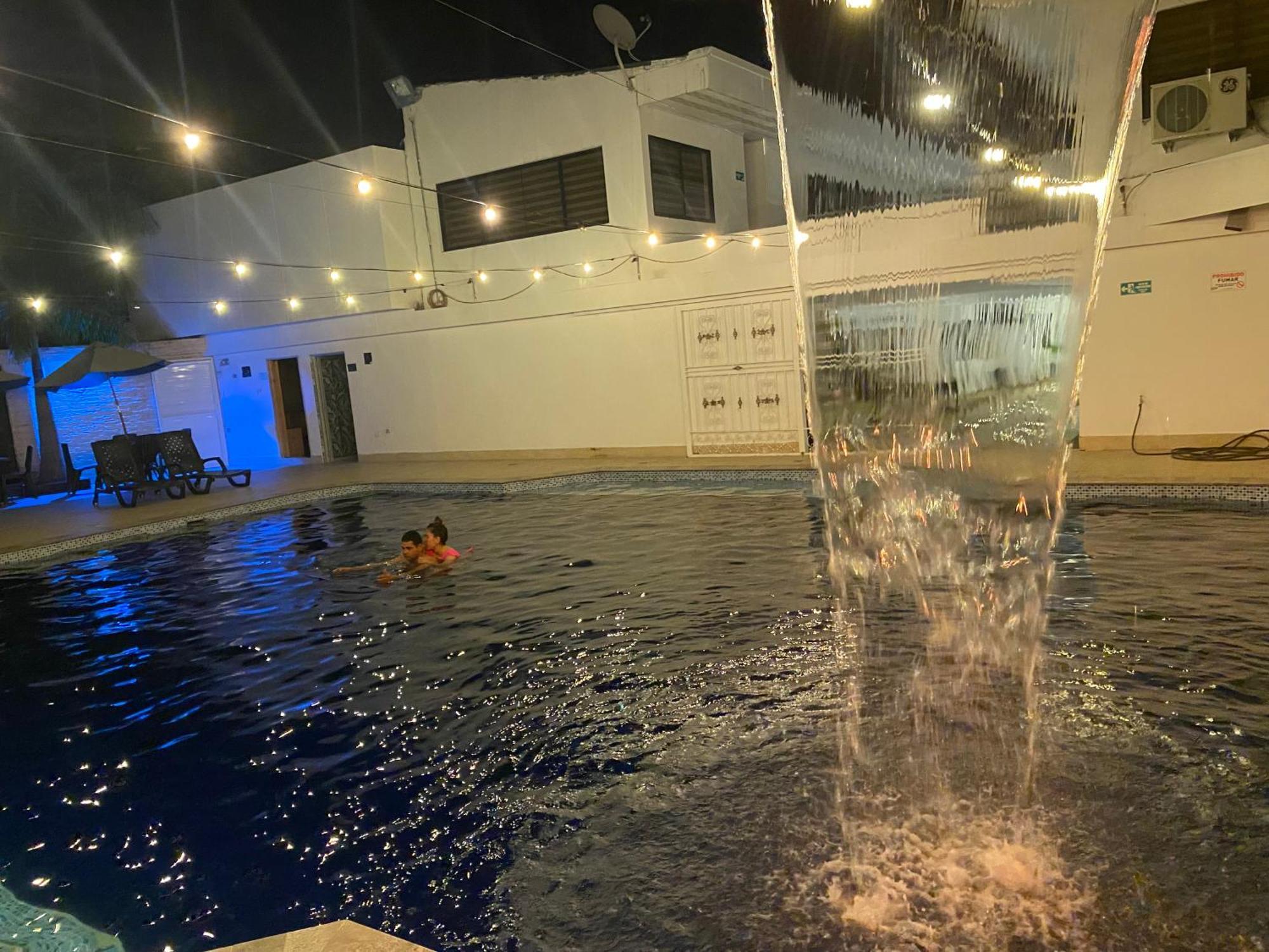 Hotel Deluxe Oasis De La Colina Girardot Kültér fotó