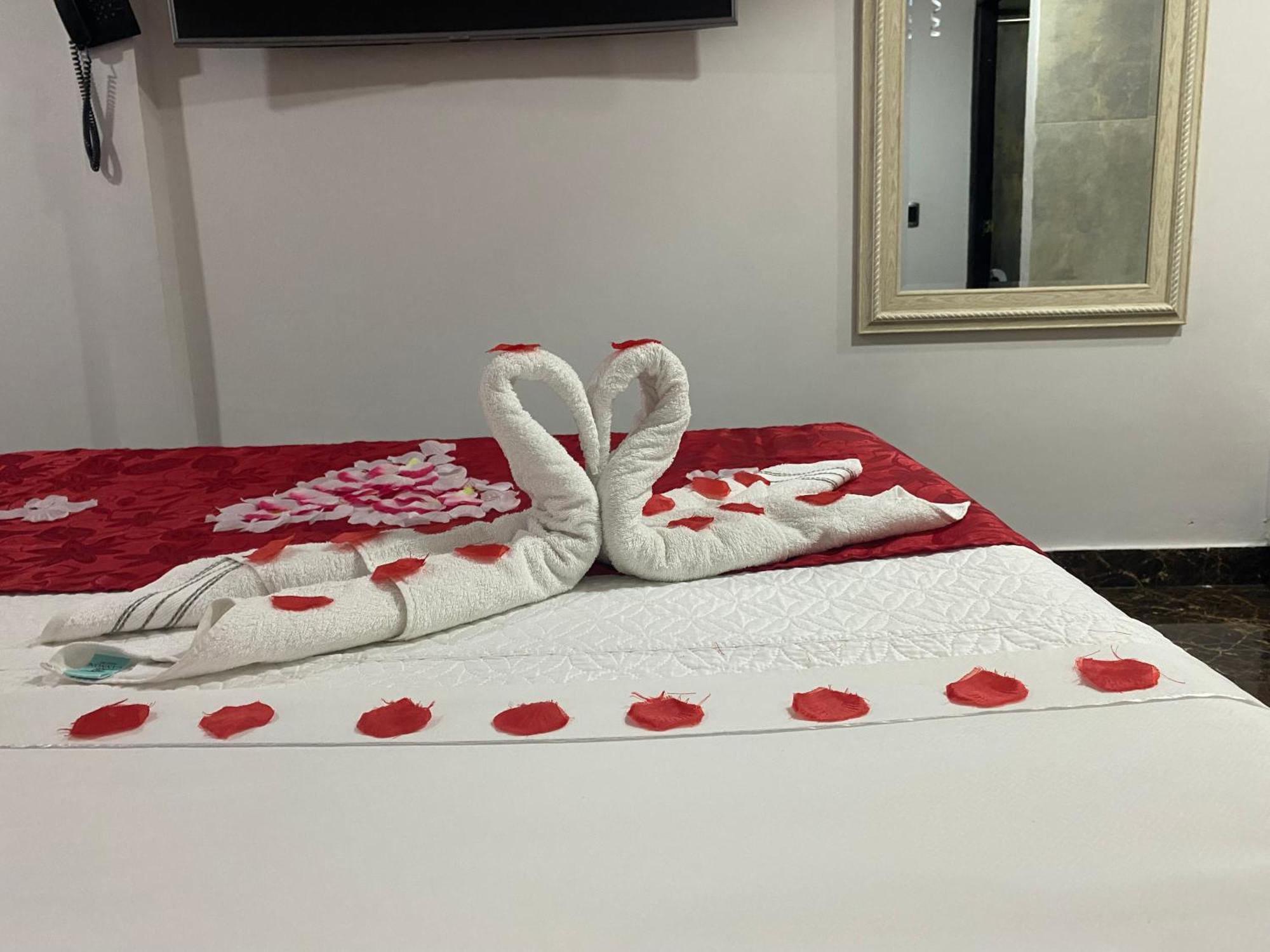 Hotel Deluxe Oasis De La Colina Girardot Kültér fotó