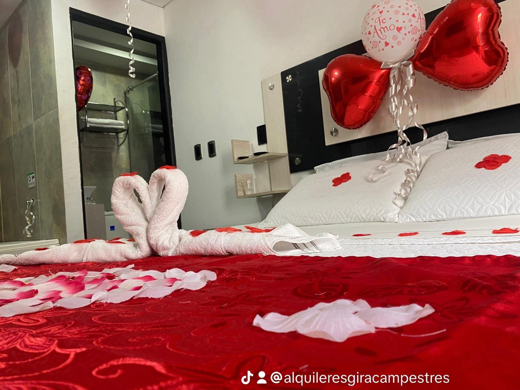 Hotel Deluxe Oasis De La Colina Girardot Kültér fotó