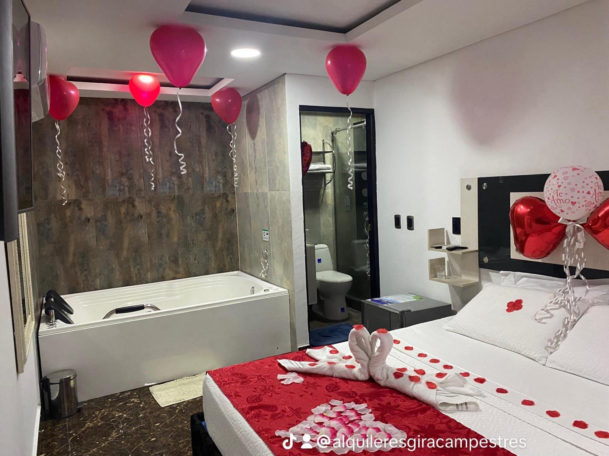 Hotel Deluxe Oasis De La Colina Girardot Kültér fotó