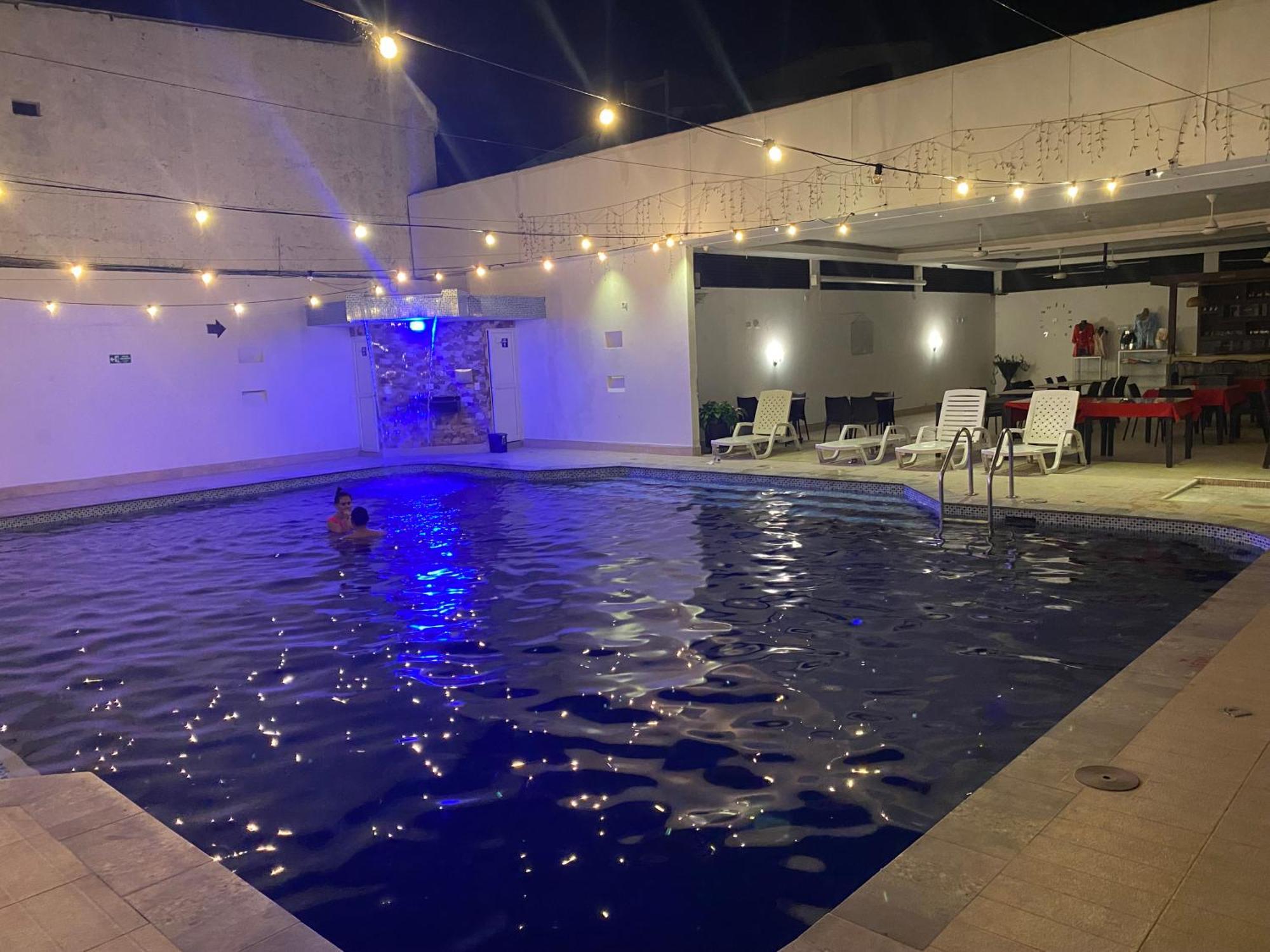 Hotel Deluxe Oasis De La Colina Girardot Kültér fotó