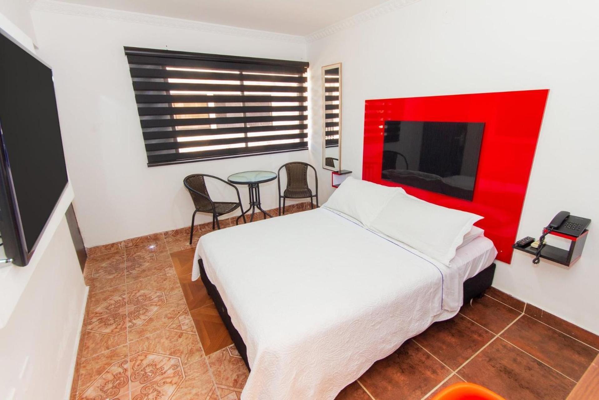 Hotel Deluxe Oasis De La Colina Girardot Kültér fotó