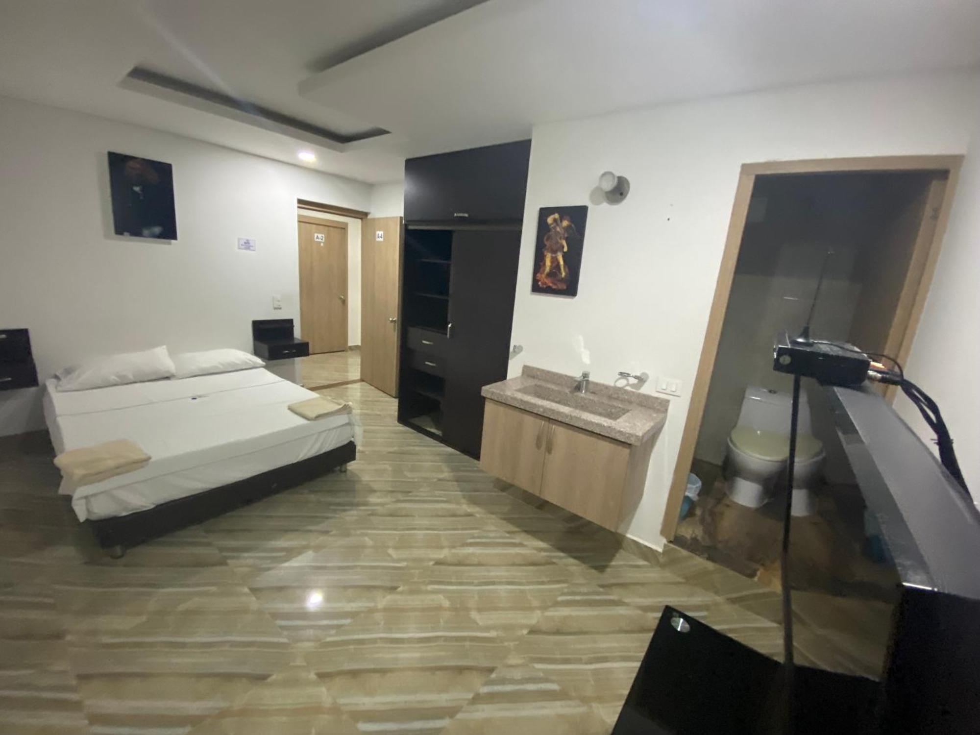 Hotel Deluxe Oasis De La Colina Girardot Kültér fotó